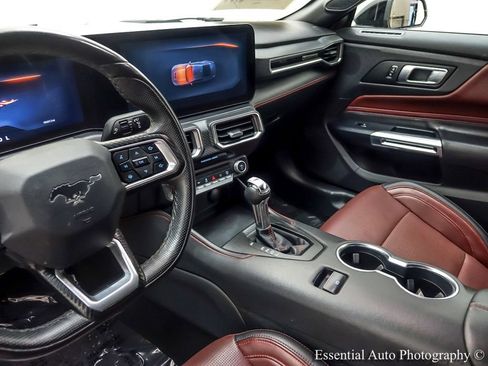 Used 2025 Ford Mustang Premium RWD image 13