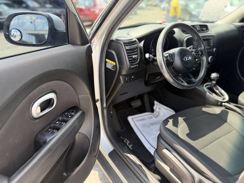 Used 2015 Kia Soul FWD image 9