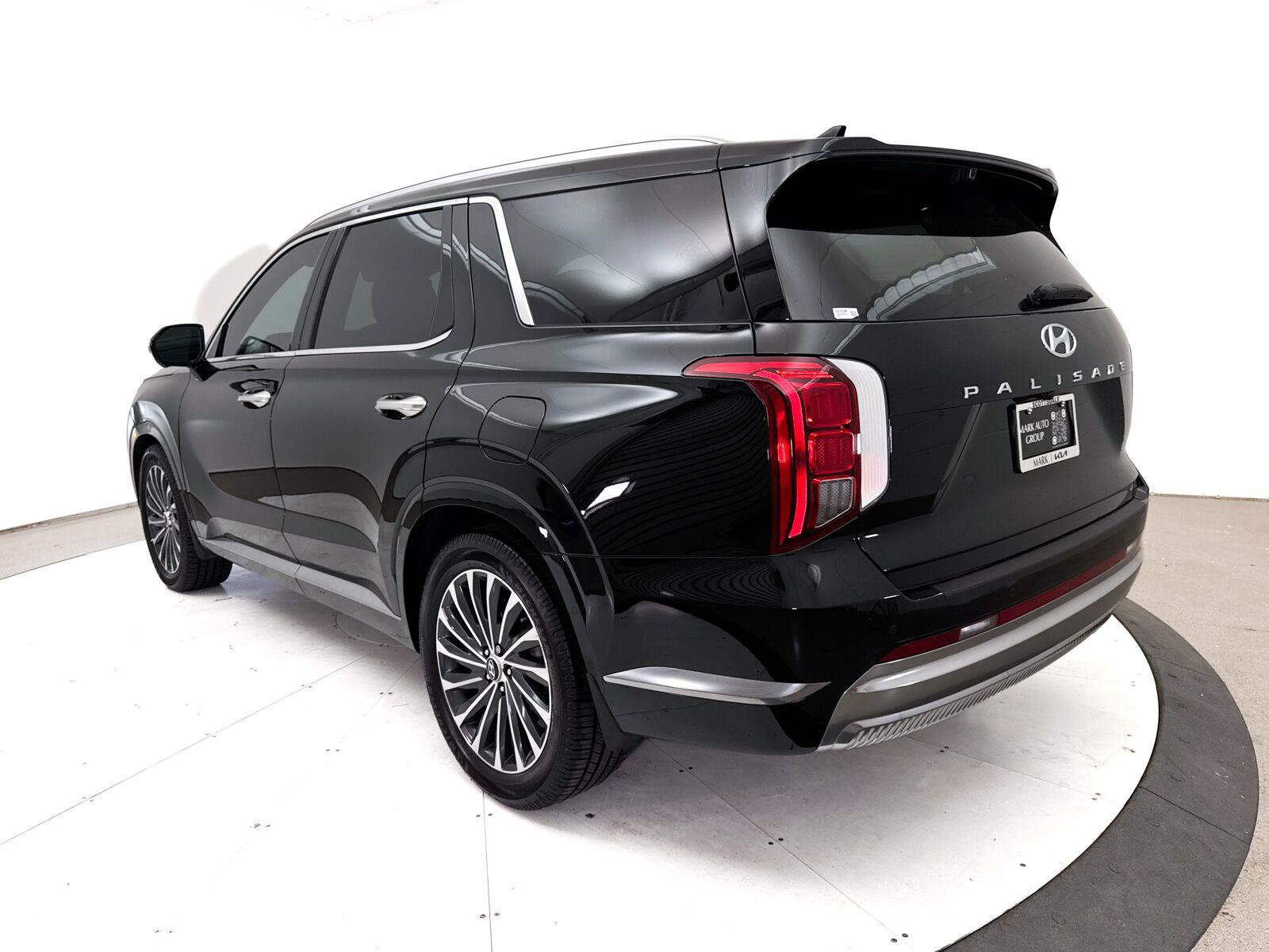 Used 2023 Hyundai Palisade Calligraphy FWD image 18