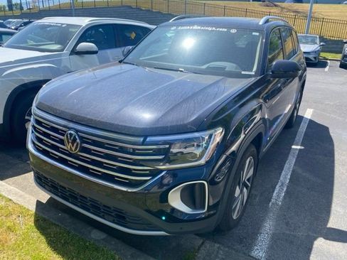 Used 2025 Volkswagen Atlas SEL image 8
