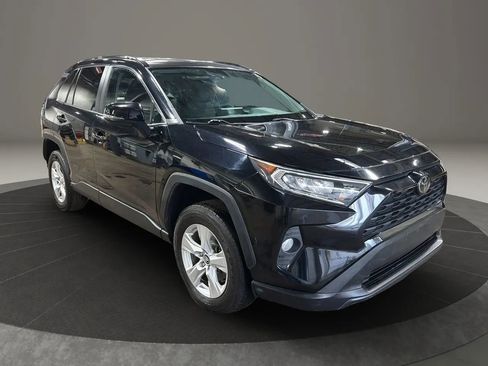 Used 2021 Toyota RAV4 XLE FWD image 3