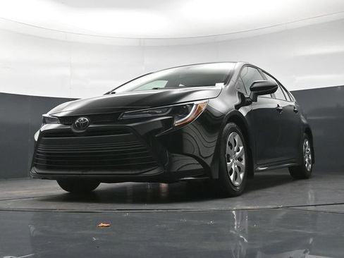 Used 2025 Toyota Corolla LE FWD image 25