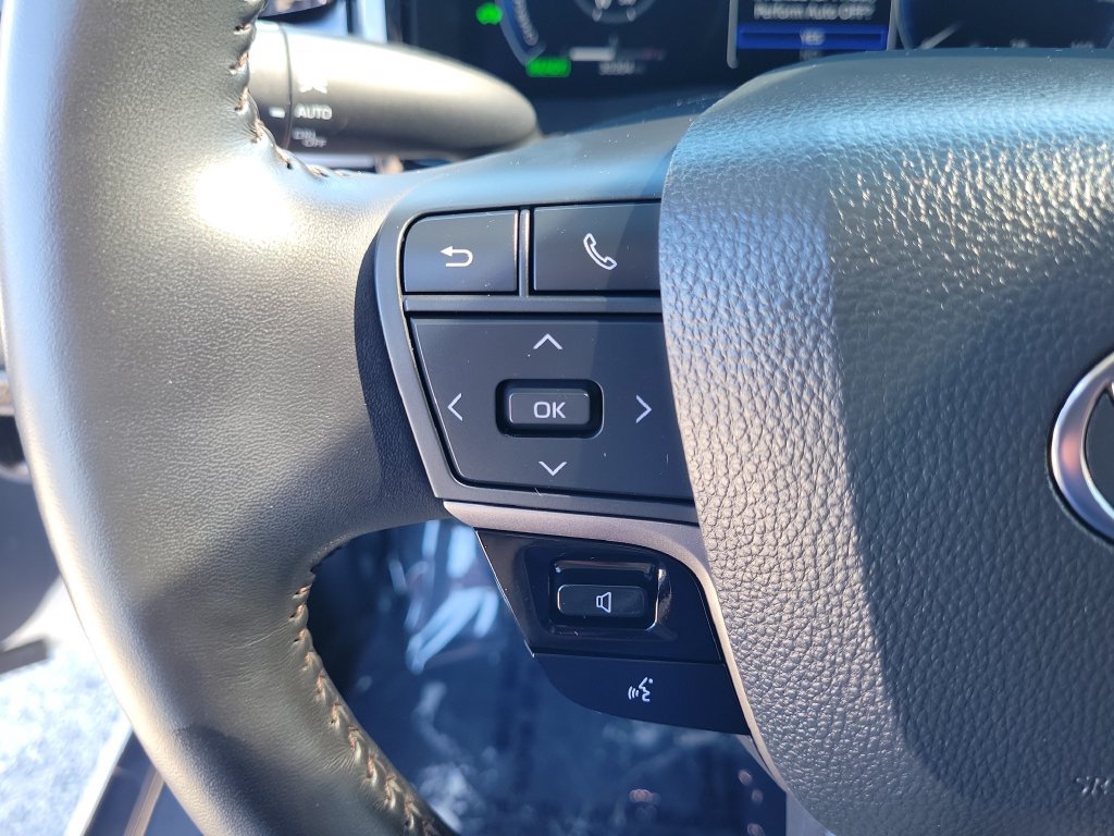 Used 2025 Toyota Camry XLE FWD image 18
