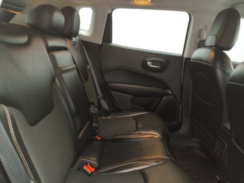 Used 2018 Jeep Compass Latitude w/ Popular Equipment Group AWD/4WD image 19