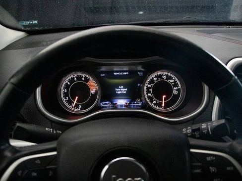 Used 2016 Jeep Cherokee Trailhawk w/ Comfort/Convenience Group image 30