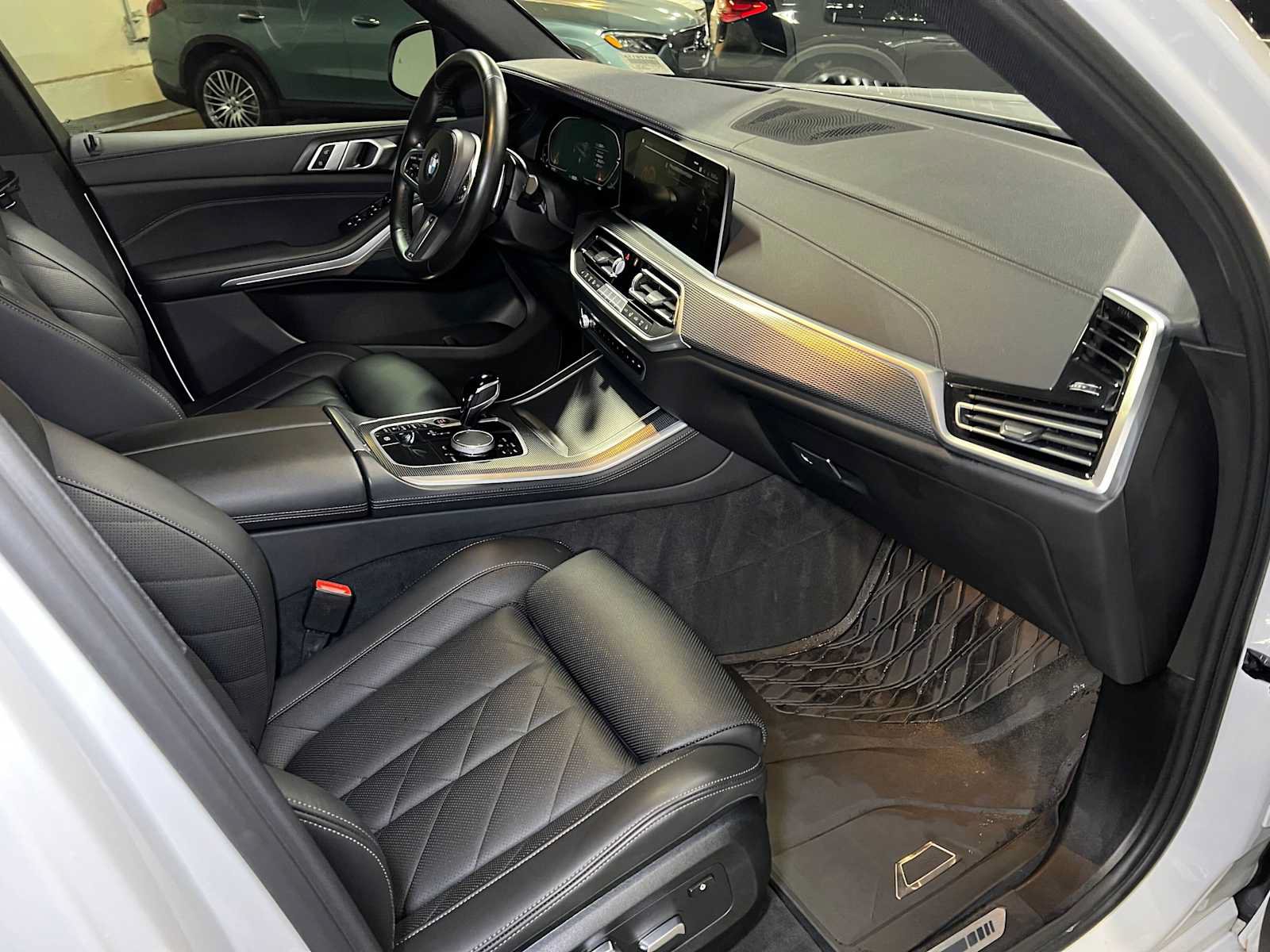 Used 2023 BMW X5 xDrive40i w/ M Sport Package AWD/4WD image 11