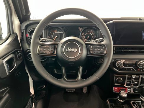 Used 2026 Jeep Wrangler Unlimited Rubicon AWD/4WD image 13