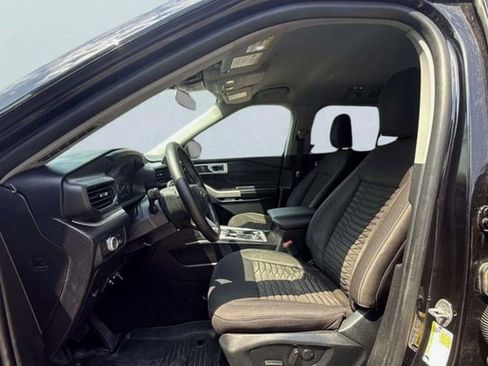 Used 2021 Ford Explorer XLT image 13