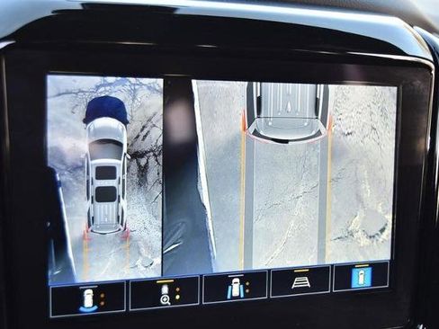 Used 2022 Chevrolet Traverse LT image 15