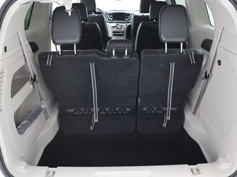 Used 2024 Chrysler Pacifica Touring-L FWD image 26