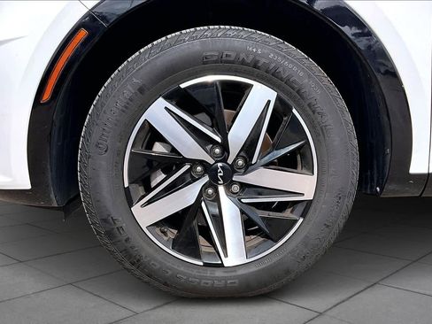 Used 2023 Kia Sorento S image 10