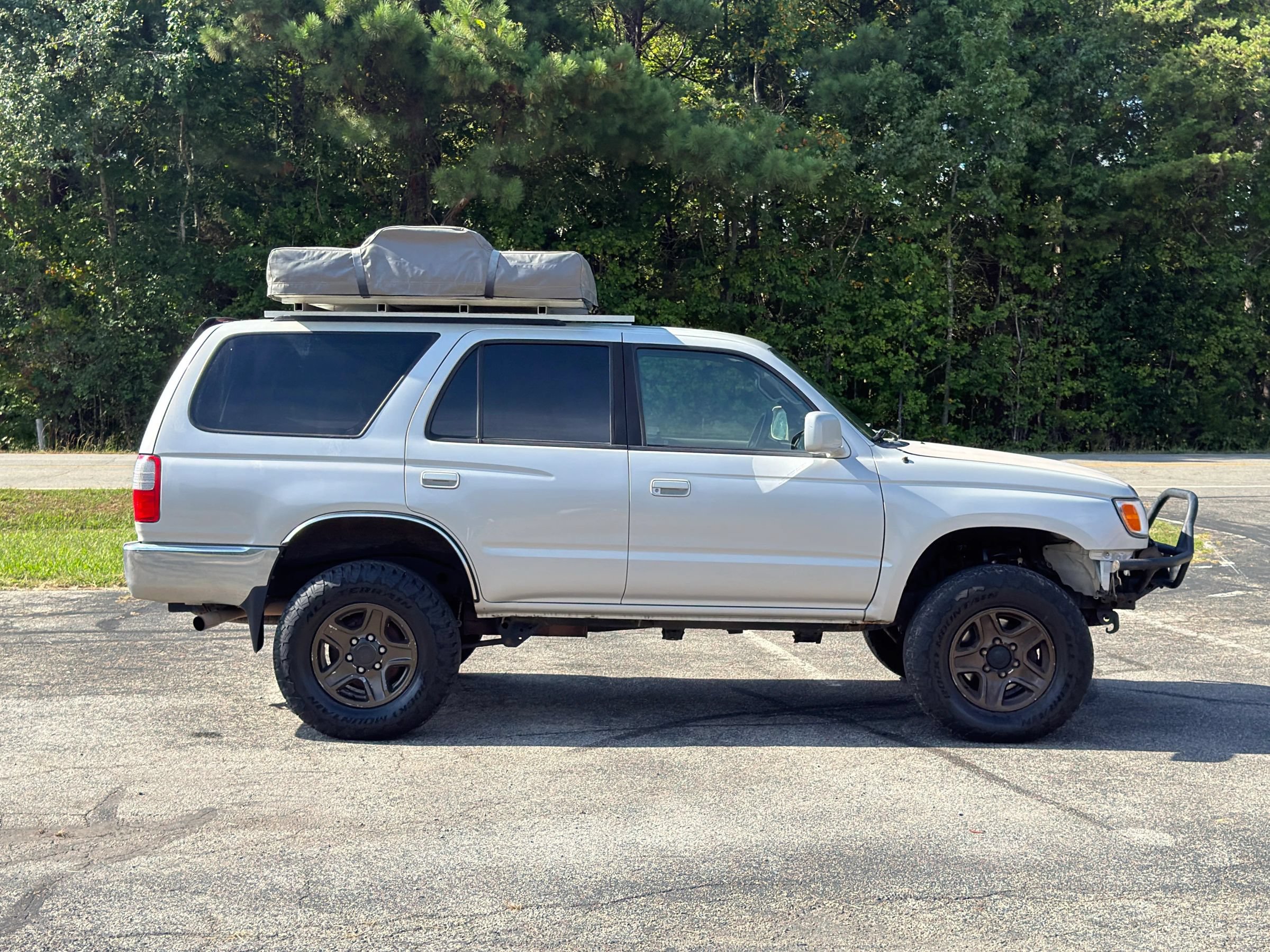 Used 1999 Toyota 4Runner SR5 w/ Upgrade Value Pkg 4 AWD/4WD image 2