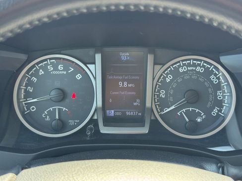 Used 2018 Toyota Tacoma SR5 w/ SR5 Appearance Package (SM) image 25