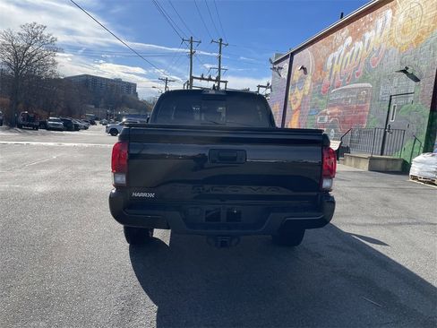 Certified 2021 Toyota Tacoma SR5 image 4