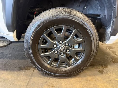 Certified 2026 Toyota 4Runner SR5 AWD/4WD image 26