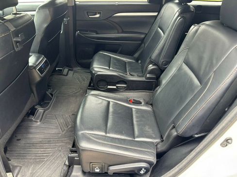 Used 2018 Toyota Highlander XLE image 15