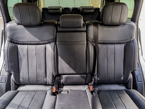 Used 2023 Land Rover Range Rover Long Wheelbase SE image 34