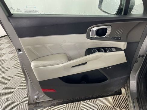 Used 2023 Kia Sorento SX Prestige w/ Panoramic Sunroof Package AWD/4WD image 11