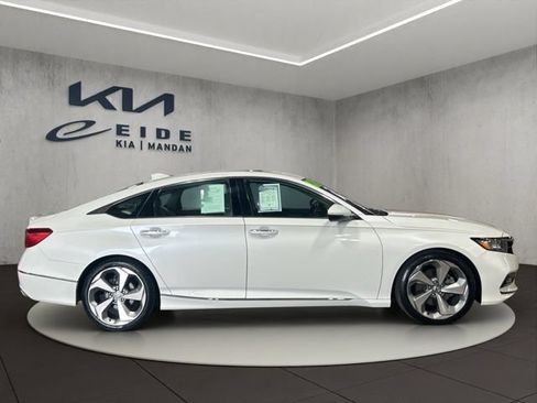 Used 2018 Honda Accord Touring image 12