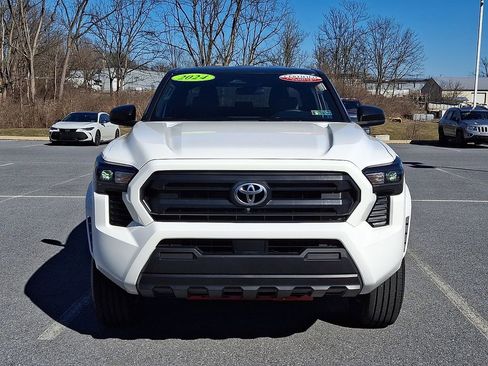 Used 2024 Toyota Tacoma SR image 2