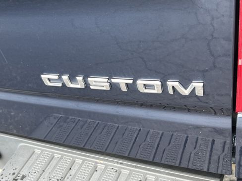 Used 2022 Chevrolet Silverado 1500 Custom image 10