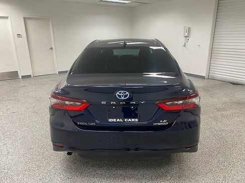 Used 2021 Toyota Camry LE image 6
