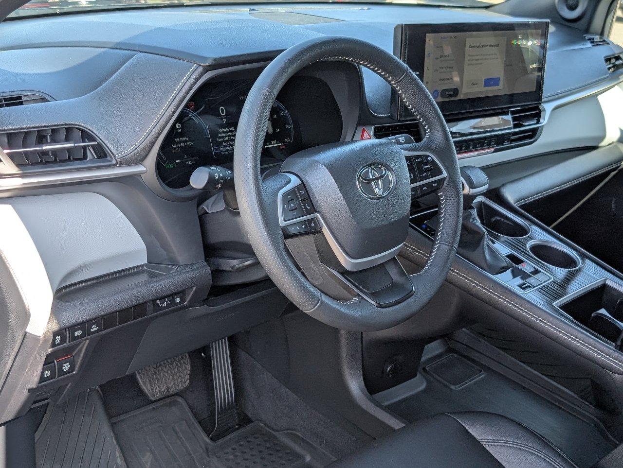Used 2026 Toyota Sienna XSE FWD image 15