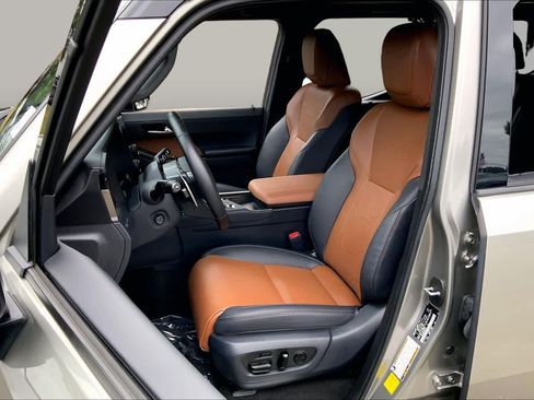 Certified 2024 Lexus GX 550 w/ Accessory Package (2T) AWD/4WD image 8