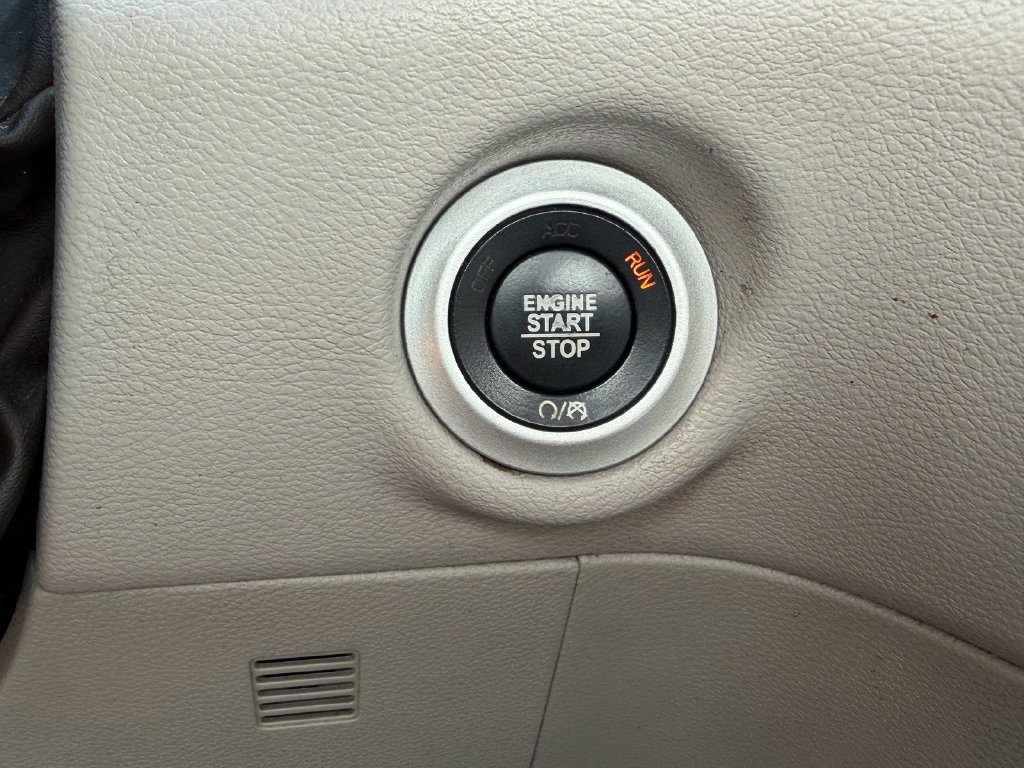 Used 2017 Chrysler Pacifica Touring FWD image 28