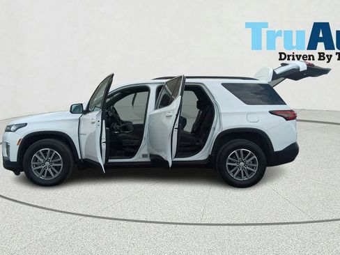 Used 2023 Chevrolet Traverse LT FWD image 11