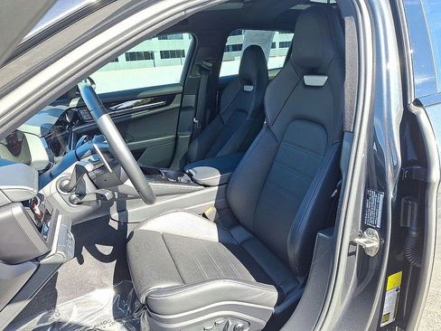 Used 2024 Porsche Panamera image 4
