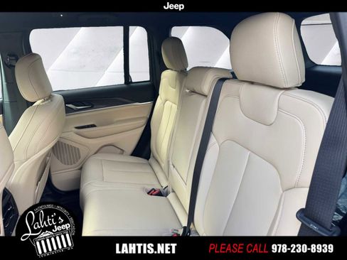 New 2025 Jeep Grand Cherokee Limited image 11