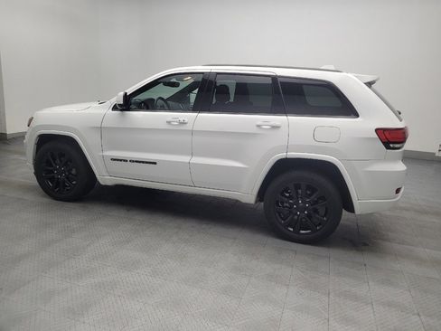 Used 2019 Jeep Grand Cherokee Altitude image 3