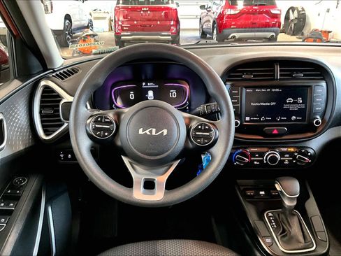 Used 2023 Kia Soul LX image 17