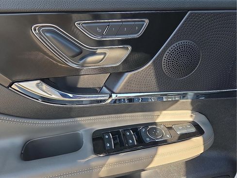 New 2026 Lincoln Corsair Premiere image 13