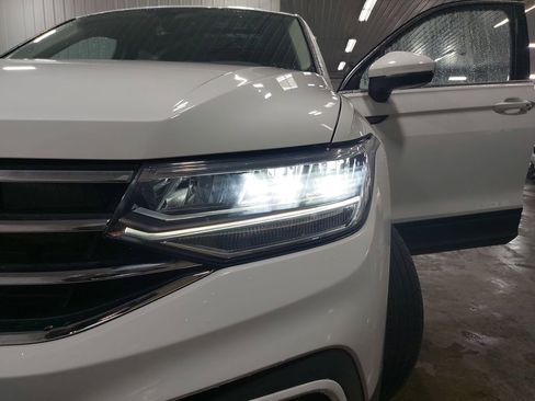 Used 2022 Volkswagen Tiguan SE w/ Panoramic Sunroof Package AWD/4WD image 33