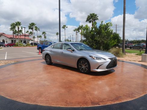 Used 2025 Lexus ES 300h w/ Premium Package image 1