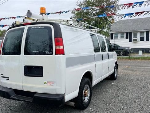 Used 2011 Chevrolet Express 2500 RWD image 3