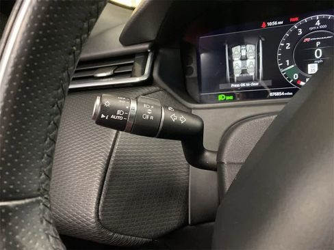 Used 2018 Land Rover Range Rover Velar R-Dynamic SE image 26