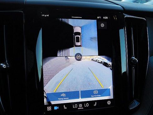 Certified 2025 Volvo XC60 B5 Plus image 28