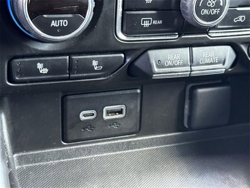 Used 2023 Chevrolet Suburban Z71 image 37