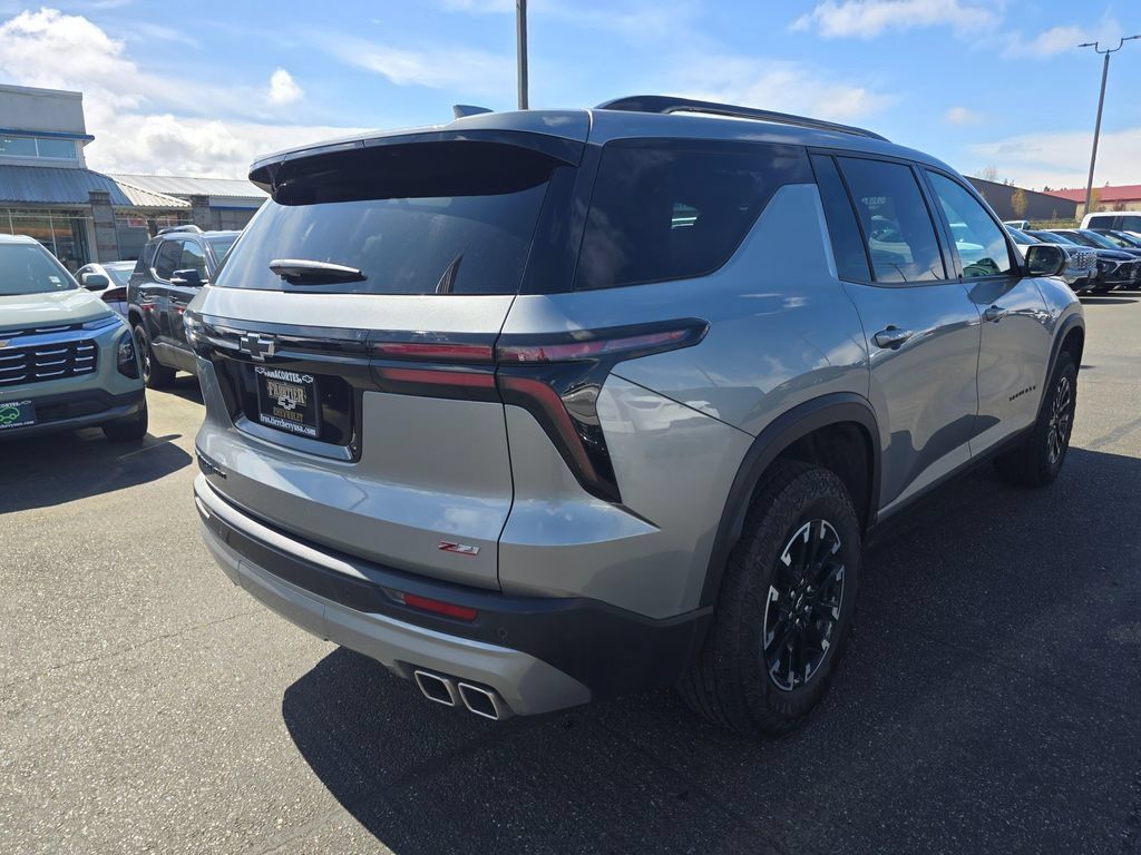 Used 2025 Chevrolet Traverse Z71 w/ LPO, Floor Liner Package AWD/4WD image 3