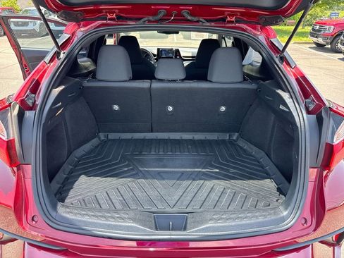 Used 2018 Toyota C-HR XLE FWD image 23