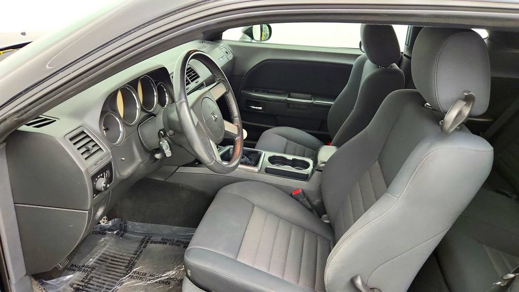 Used 2010 Dodge Challenger R/T RWD image 17
