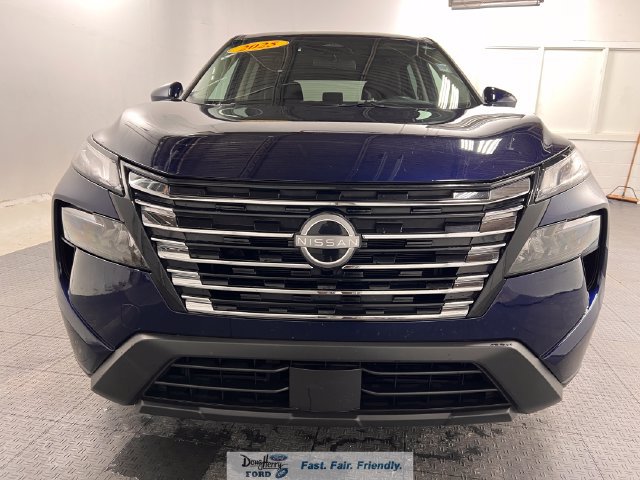 Used 2025 Nissan Rogue SV AWD/4WD image 2