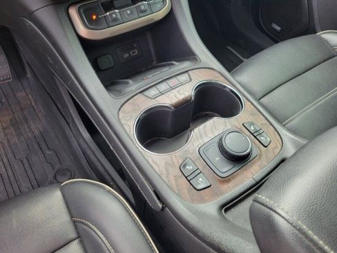 Used 2021 GMC Acadia Denali w/ Denali Technology Package image 17