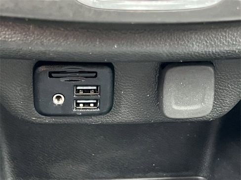 Used 2023 Chevrolet Traverse RS image 30