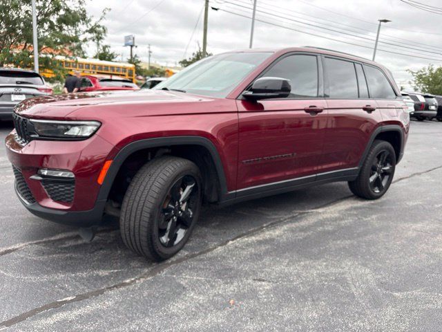 Used 2023 Jeep Grand Cherokee Limited w/ Black Appearance Package AWD/4WD image 13
