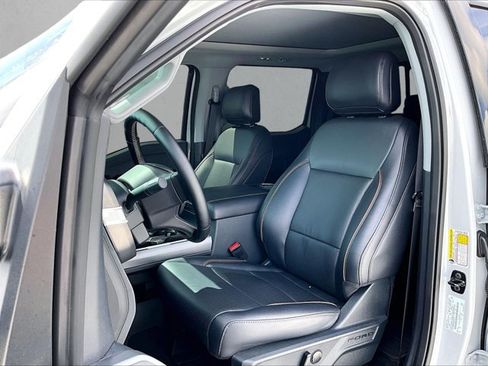 Used 2025 Ford F250 Lariat w/ Lariat Ultimate Package AWD/4WD image 27