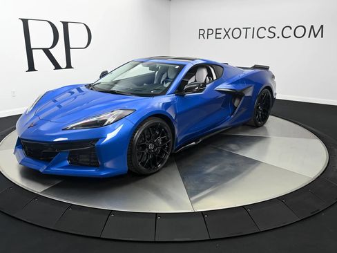 Used 2023 Chevrolet Corvette Z06 w/ Battery Protection Package RWD image 2
